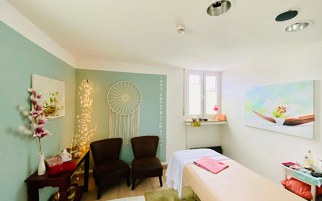 Lomi Massage in Schwerte für Frauen, die loslassen wollen. Tief entspannen, Stress abbauen & neue Kraft tanken. Jetzt Termin buchen.